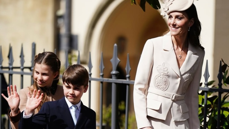 Κέιτ Μίντλετον - Πρίγκιπας Ουίλιαμ: Η οικογενειακή εμφάνιση με τα παιδιά τους για το Καθολικό Πάσχα (εικόνες)