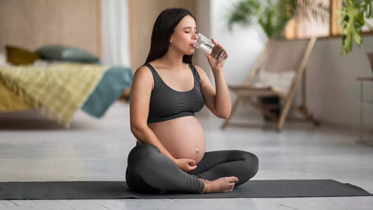 Νέα μαμά; Δες πώς η ενυδάτωση επηρεάζει εσένα και το μωρό