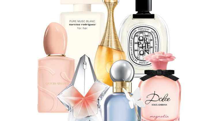 Οι νέες αρωματικές κυκλοφορίες που κλείνουν στα μπουκάλια τους τη μυρωδιά της άνοιξης
