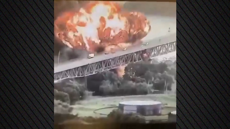 Βίντεο από τη μεγάλη έκρηξη σε βυτιοφόρο στη διώρυγα του Παναμά που τύλιξε στις φλόγες την «Γέφυρα της Αμερικής»