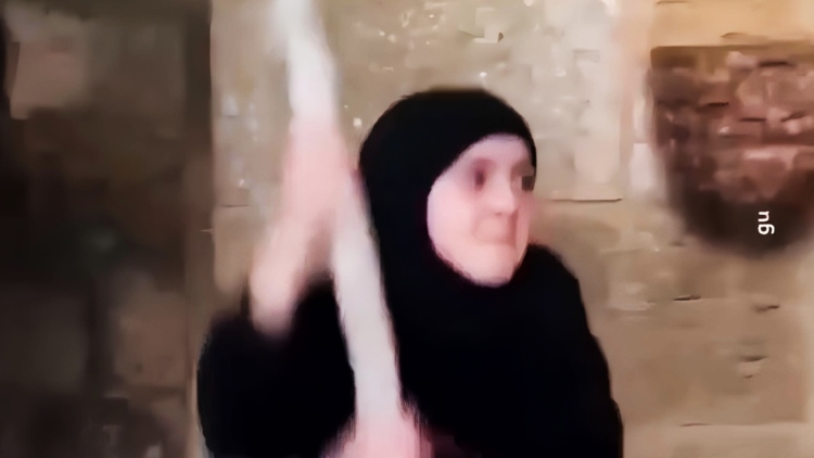 Μικρή μουσουλμάνα στον Λίβανο χτυπά καμπάνα εκκλησίας και στέλνει μήνυμα ενότητας: «Είμαστε όλοι ένα», δείτε βίντεο
