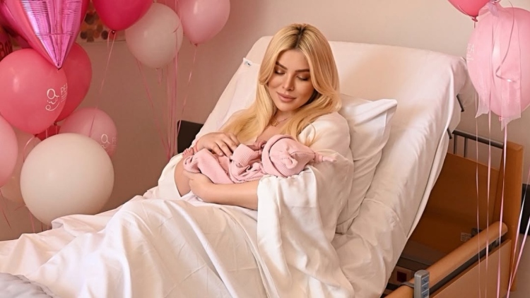Οι πρώτες φωτογραφίες της Κατερίνας Καινούργιου με την κόρη της: Καλώς ήρθες, μικρό μας θαύμα