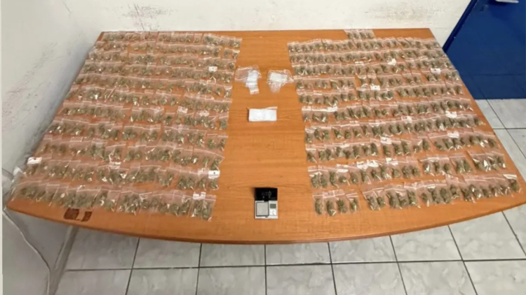 Συνελήφθη 30χρονος στο κέντρο της Αθήνας που έκρυβε σε θερμός τα ναρκωτικά που διακινούσε
