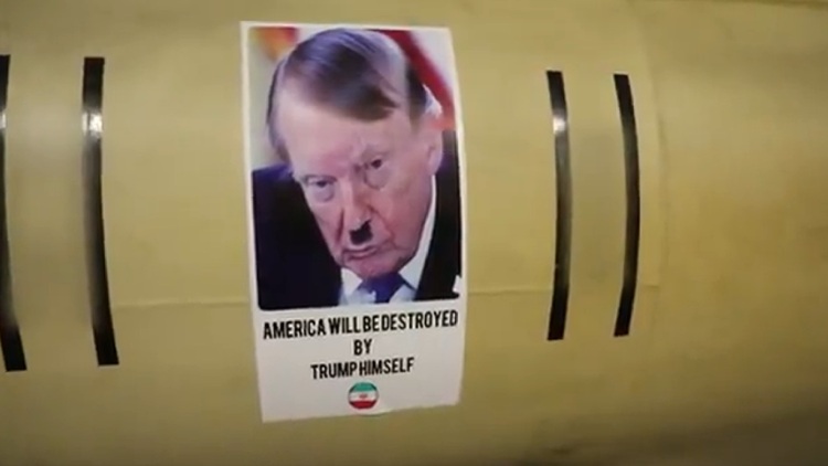 Νέους εκτοξευτές πυραύλων με μηνύματα για τον «Χίτλερ» Τραμπ παρουσιάζουν οι Φρουροί της Επανάστασης, δείτε βίντεο