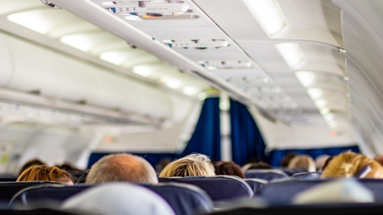 «Προσγειωσούλα... αβαβά, ήρθατε ατσαλάκωτοι»: Ξαναχτύπησε ο viral Έλληνας πιλότος, δείτε βίντεο