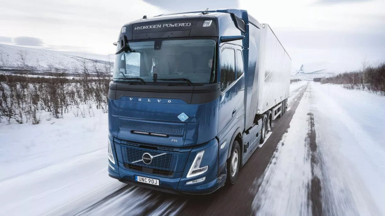 Η Volvo Trucks φέρνει την επανάσταση στις μεταφορές