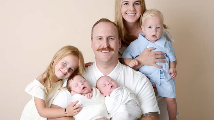 Γέννησε τρία μωρά μέσα σε δέκα μήνες (βίντεο)
