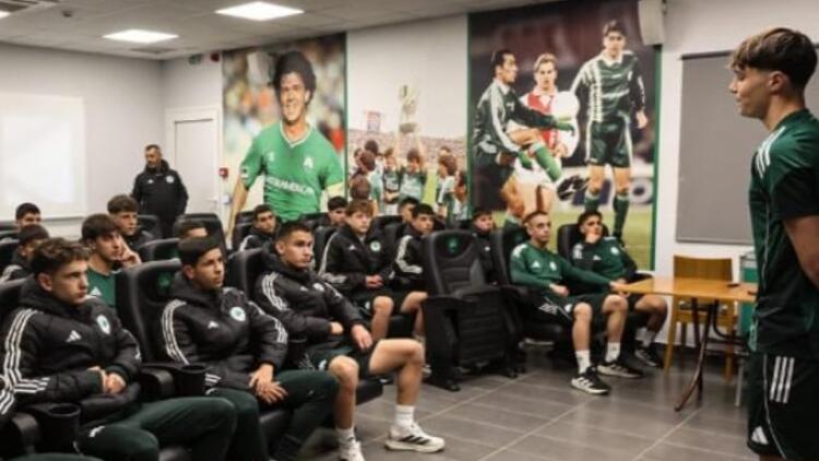Κάτρης στους ποδοσφαιριστές της Ακαδημίας του Παναθηναϊκού: Εδώ σας αγαπούν πρώτα ως ανθρώπους και μετά ως αθλητές, βίντεο 
