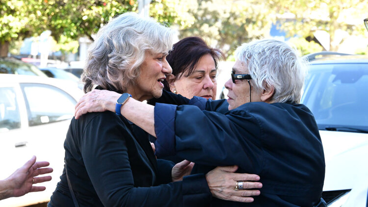 Στο Α' Νεκροταφείο η κηδεία του γιου της Θεανώς Φωτίου που έφυγε από τη ζωή στα 4θ του