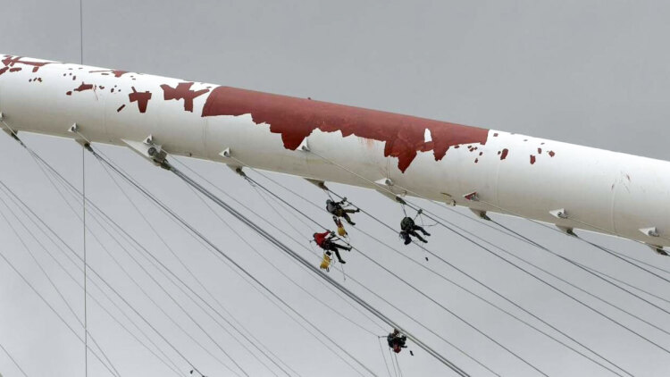 Εντυπωσιακά πλάνα από τις εργασίες στο στέγαστρο Καλατράβα στο ΟΑΚΑ, εργάτες κρέμονται από ύψος 62 μέτρων 