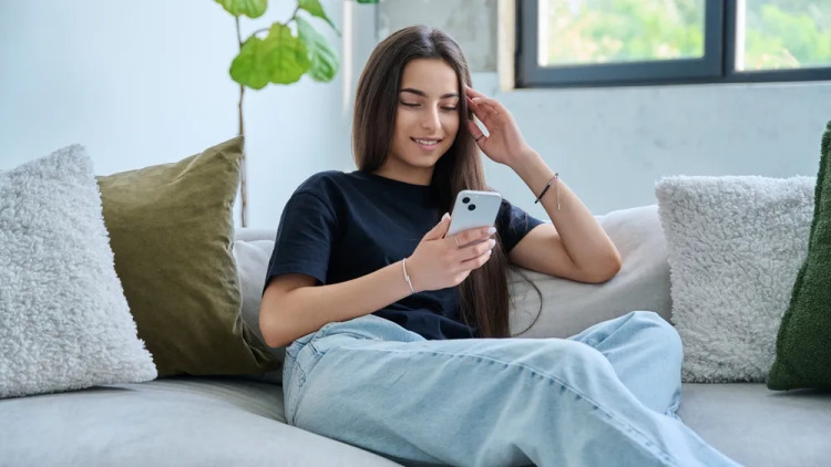 Έφηβοι: Γιατί η απαγόρευση των social media στο κινητό δεν θα φέρει αποτέλεσμα – Ένας καθηγητής εξηγεί
