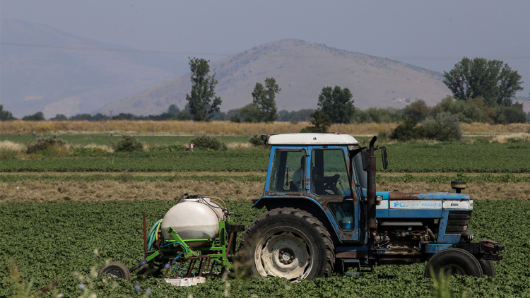 Συνταξιούχος καλείται να επιστρέψει 47.000€ λόγω «μυστικής» εργασίας στα χωράφια