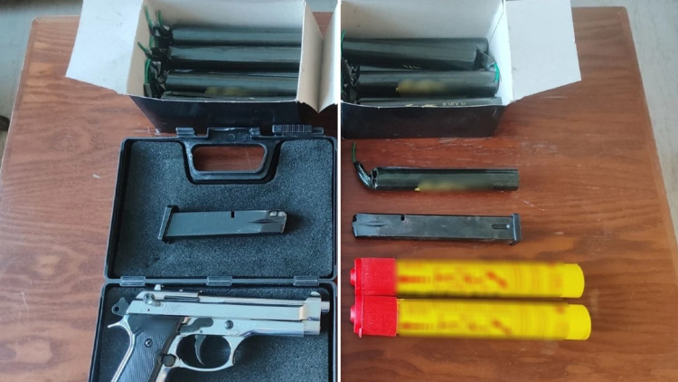  Συνελήφθη ανήλικος στο Ηράκλειο Κρήτης για όπλα, βεγγαλικά, και πυροτεχνήματα
