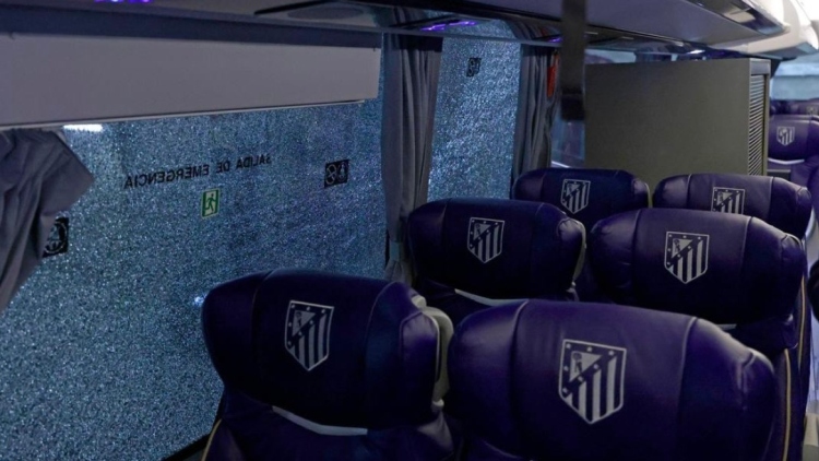 «Έχουμε κι εμείς εικόνες από τη σκοτεινή πλευρά του φεγγαριού»: Η ανάρτηση της Ατλέτικο για την επίθεση στο πούλμαν της από οπαδούς της Μπαρτσελόνα