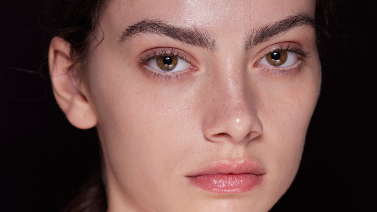 Τελικά τι σημαίνουν όλες αυτές οι ενδείξεις στις συσκευασίες των αντηλιακών;