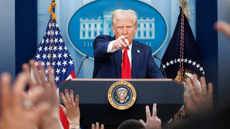 Έχει άνοια ο Ντόναλντ Τραμπ; Τα σημάδια που ανησυχούν τους γιατρούς – Δείτε βίντεο