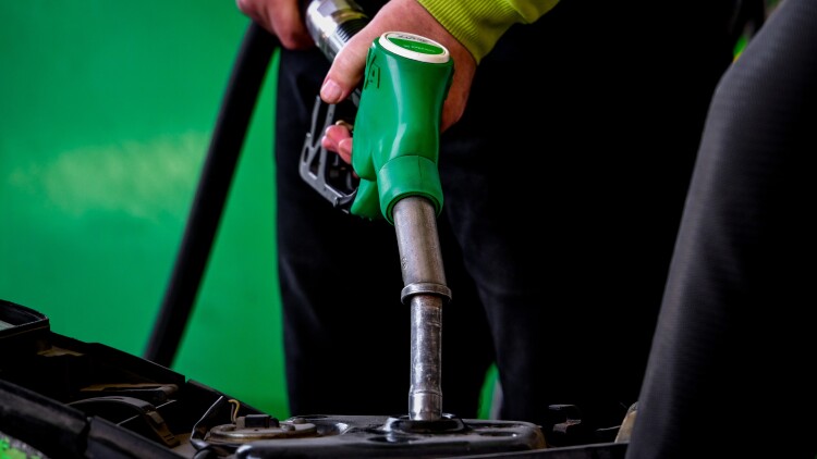 Fuel Pass: Ξεπέρασαν το 1 εκατομμύριο οι αιτήσεις, «τρέχουν» και σήμερα οι πληρωμές