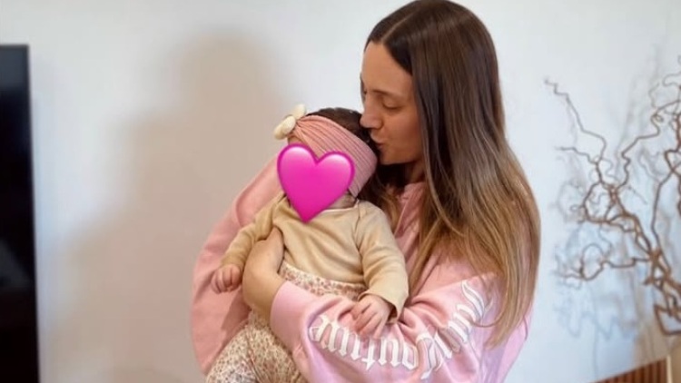 Η Άννα Κορακάκη γίνεται 30 και αυτοτρολάρεται: Νόμιζα ότι το δύσκολο ήταν οι Ολυμπιακοί, μέχρι που γνώρισα το 3πμ τάισμα