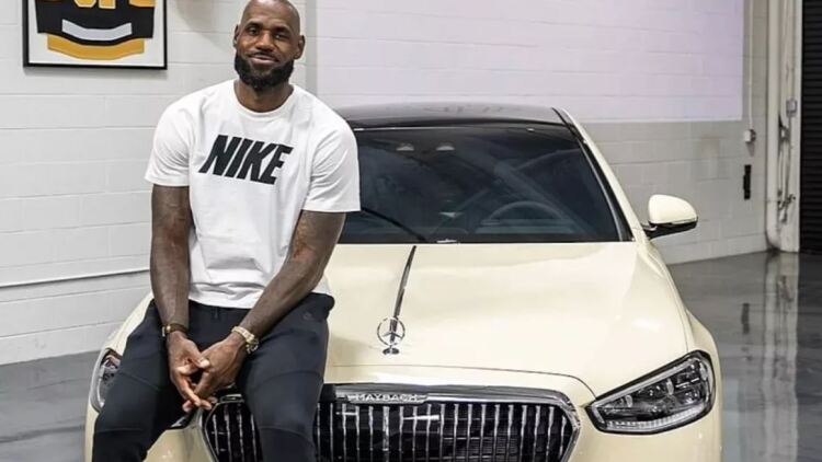 Ποια σούπερ χλιδάτη λιμουζίνα αγόρασε ο LeBron James;
