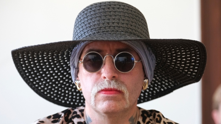 Νεοναζί που άλλαξε φύλο για να αποφύγει τη φυλάκιση στη Γερμανία συνελήφθη στην Τσεχία