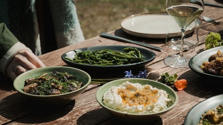 Πάσχα και περισσεύματα: Πώς να διαχειριστούμε με ασφάλεια το φαγητό για την επόμενη ημέρα
