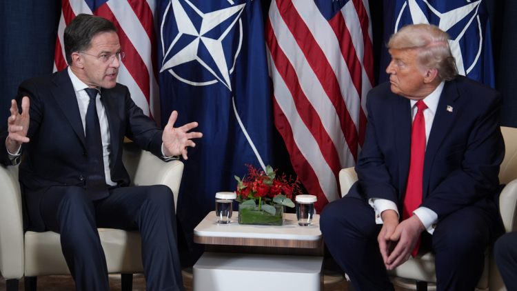 «Το ΝΑΤΟ δεν θα είναι εκεί αν το χρειαστούμε ξανά»: Ο χρησμός Τραμπ μετά τη συνάντηση με τον Ρούτε και το σχέδιο επιβράβευσης χωρών, όπως η Ελλάδα, που βοήθησαν τις ΗΠΑ