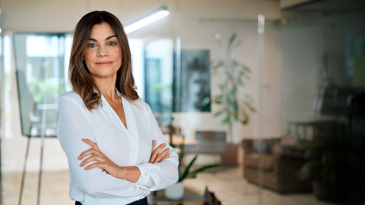 Πώς ντύνονται σήμερα τα ανώτερα γυναικεία στελέχη