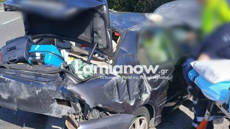 Τραυματίστηκε μητέρα σε τροχαίο στην Εθνική Αθηνών-Λαμίας: Το ΙΧ χτύπησε στις προστατευτικές μπάρες