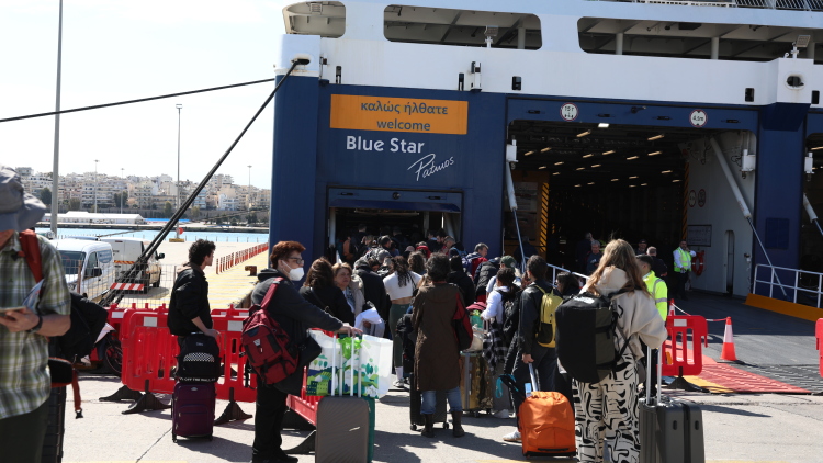 Φεύγουν και οι τελευταίοι εκδρομείς του Πάσχα, αυξημένη η κίνηση στα λιμάνια
