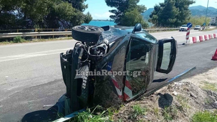 Φθιώτιδα: Σοβαρό τροχαίο στον παραλιακό δρόμο του Αγίου Κωνσταντίνου, αναποδογύρισε ΙΧ