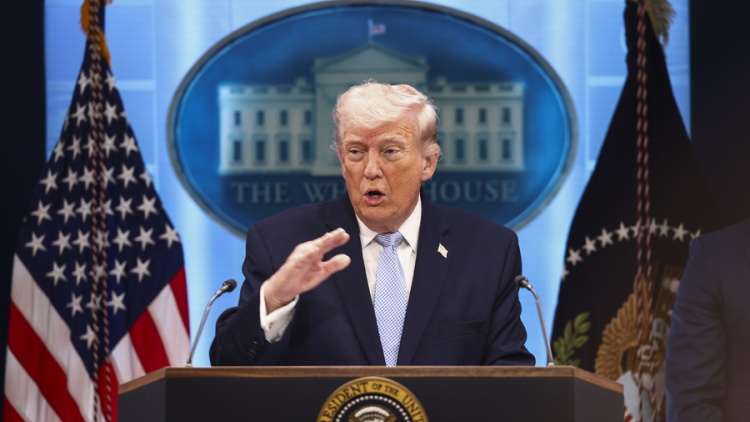 Τραμπ: Φορτώνουμε τα πλοία μας με «τα καλύτερα πυρομαχικά», θα τα χρησιμοποιήσουμε αν δεν υπάρξει συμφωνία με το Ιράν