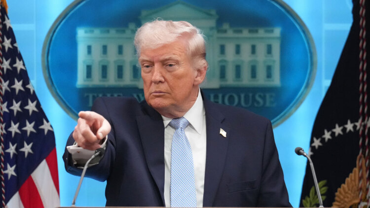 Ο Τραμπ κατηγορεί το Ιράν ότι δεν αφήνει το πετρέλαιο να περάσει από τα Στενά του Ορμούζ: Δεν είναι αυτό που συμφωνήσαμε