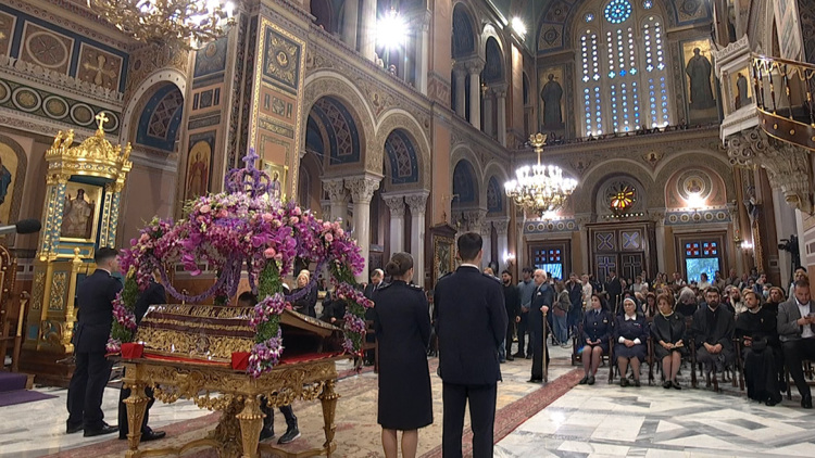 Δείτε live την Ακολουθία του Επιταφίου Θρήνου στη Μητρόπολη Αθηνών