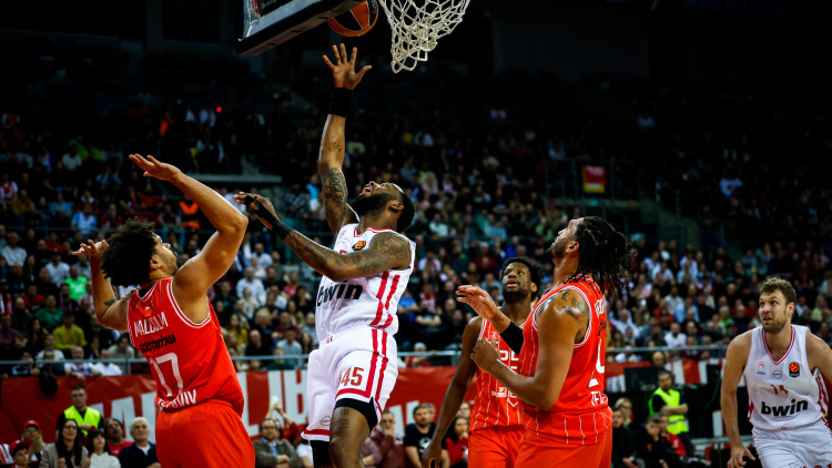 Ολυμπιακός: Το απίθανο κάρφωμα του Χολ στο παιχνίδι με τη Χάποελ στο Νο1 του top-10 της Euroleague, βίντεο