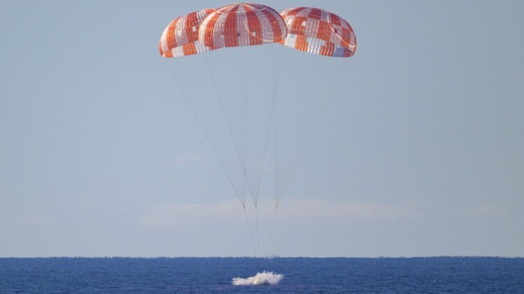 Στη Γη επέστρεψαν οι τέσσερις αστροναύτες του Artemis II μετά το ιστορικό ταξίδι στη Σελήνη, δείτε βίντεο
