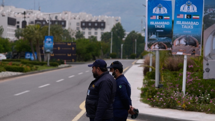 Ο Τζέι Ντι Βανς καθ' οδόν προς το Ισλαμαμπάντ για την έναρξη των διαπραγματεύσεων ΗΠΑ-Ιράν