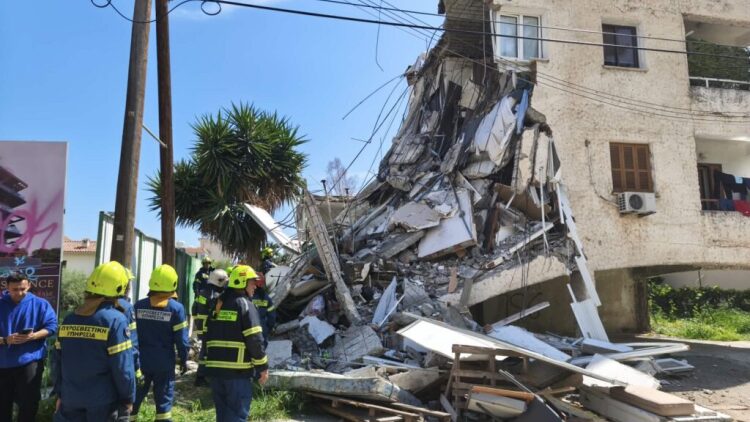 Κατέρρευσε πολυκατοικία στην Κύπρο, φόβοι για εγκλωβισμένους - Δείτε φωτογραφίες