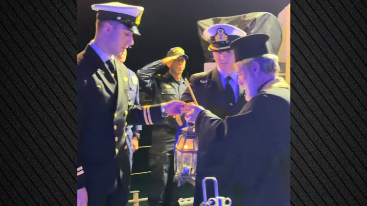 Έφτασε στην Τήνο το Άγιο Φως, δείτε βίντεο