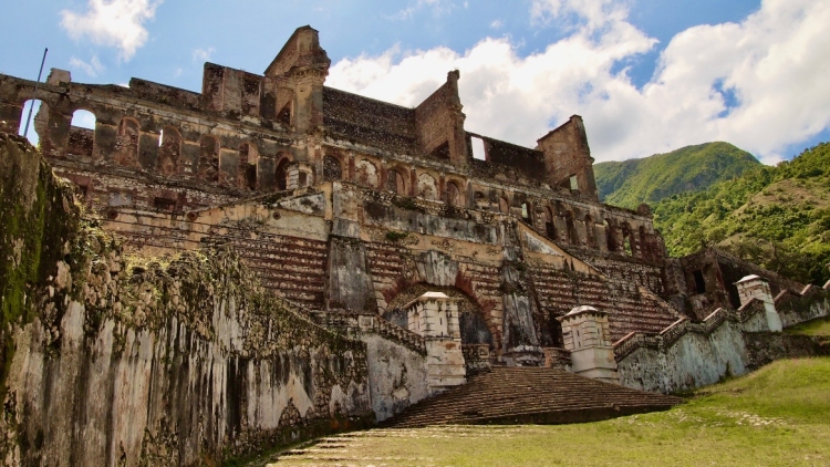 Τραγωδία στην Αϊτή: Τουλάχιστον 30 νεκροί σε ποδοπάτημα σε δημοφιλές αξιοθέατο, βίντεο από το σημείο