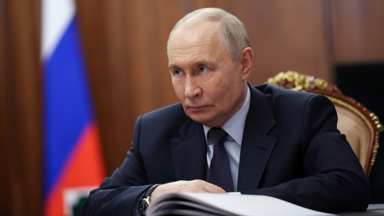 Η Ρωσία έτοιμη να συμβάλει σε ειρηνευτική λύση στη Μέση Ανατολή, λέει ο Πούτιν, τηλεφωνική επικοινωνία με τον πρόεδρο του Ιράν