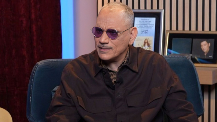 Θανάσης Βασιλόπουλος για την τσιγγάνικη καταγωγή του: Δεν κουβαλάω τη φυλή στην πλάτη μου, κάθε άνθρωπος είναι διαφορετικός
