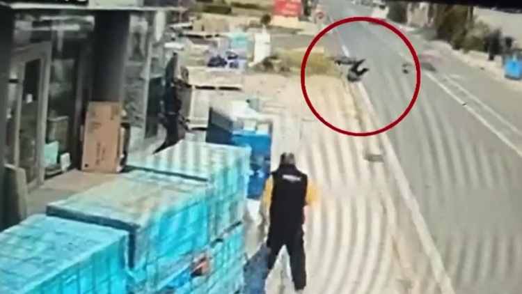 «Λιποθύμησα κατευθείαν, εκείνος έβαλε πρώτη και έφυγε» λέει ο 18χρονος για το τροχαίο στην Αρτεμίδα - Υποχρεωτική πορεία δεξιά αγνόησε ο οδηγός του ΙΧ
