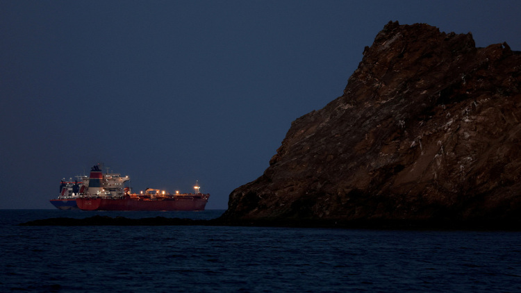 Γελοία η απειλή Τραμπ για τον αποκλεισμό των Στενών του Ορμούζ, λέει ο αρχηγός του ιρανικού Ναυτικού
