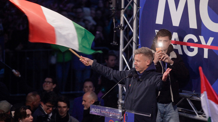 Πέτερ Μάγιαρ: Ο δικηγόρος που ξεκίνησε από το κόμμα του Όρμπαν, το σκάνδαλο που τον ανέδειξε και η πολιτική του ατζέντα του νέου πρωθυπουργού της Ουγγαρίας
