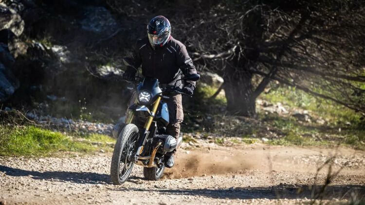 Δοκιμάζουμε τη νέα BMW R 12 GS - Πόσο κοστίζει στην Ελλάδα;