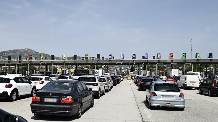 Επιστρέφουν οι εκδρομείς στην Αθήνα, πού αντιμετωπίζουν προβλήματα, δείτε live την κίνηση