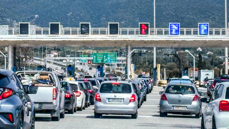 Σημειωτόν από τον Ισθμό μέχρι την Κινέτα η επιστροφή των  εκδρομέων του Πάσχα - Δείτε live πού υπάρχουν τα μεγαλύτερα προβλήματα 