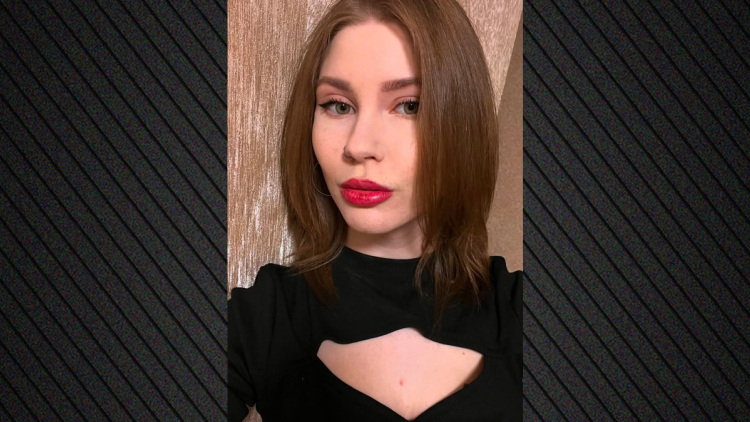 «Ακόμα κι ο Χριστός θα ανασταινόταν για να το δοκιμάσει»: Ρωσίδα μοντέλο του Onlyfans μετέτρεψε πασχαλινό γλυκό σε ναργιλέ και κινδυνεύει με φυλάκιση