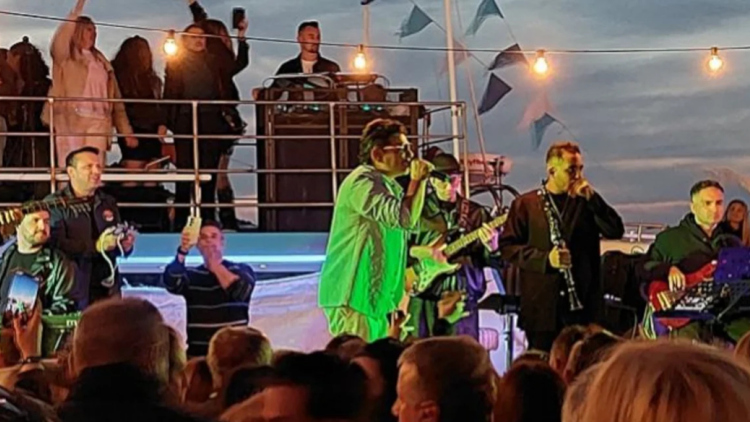 Ξέφρενο γλέντι το Πάσχα στην Πάρο με live του Νίκου Κουρκούλη, δείτε βίντεο
