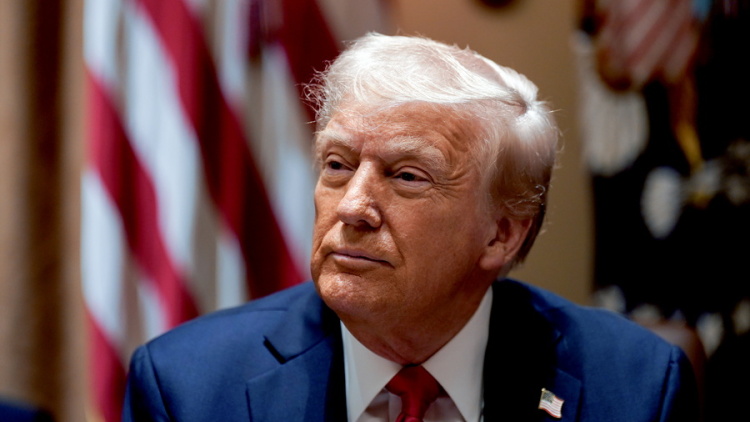 Ο αποκλεισμός ξεκίνησε, λέει ο Τραμπ και υποστηρίζει ότι το Ιράν θέλει συμφωνία «με κάθε κόστος»